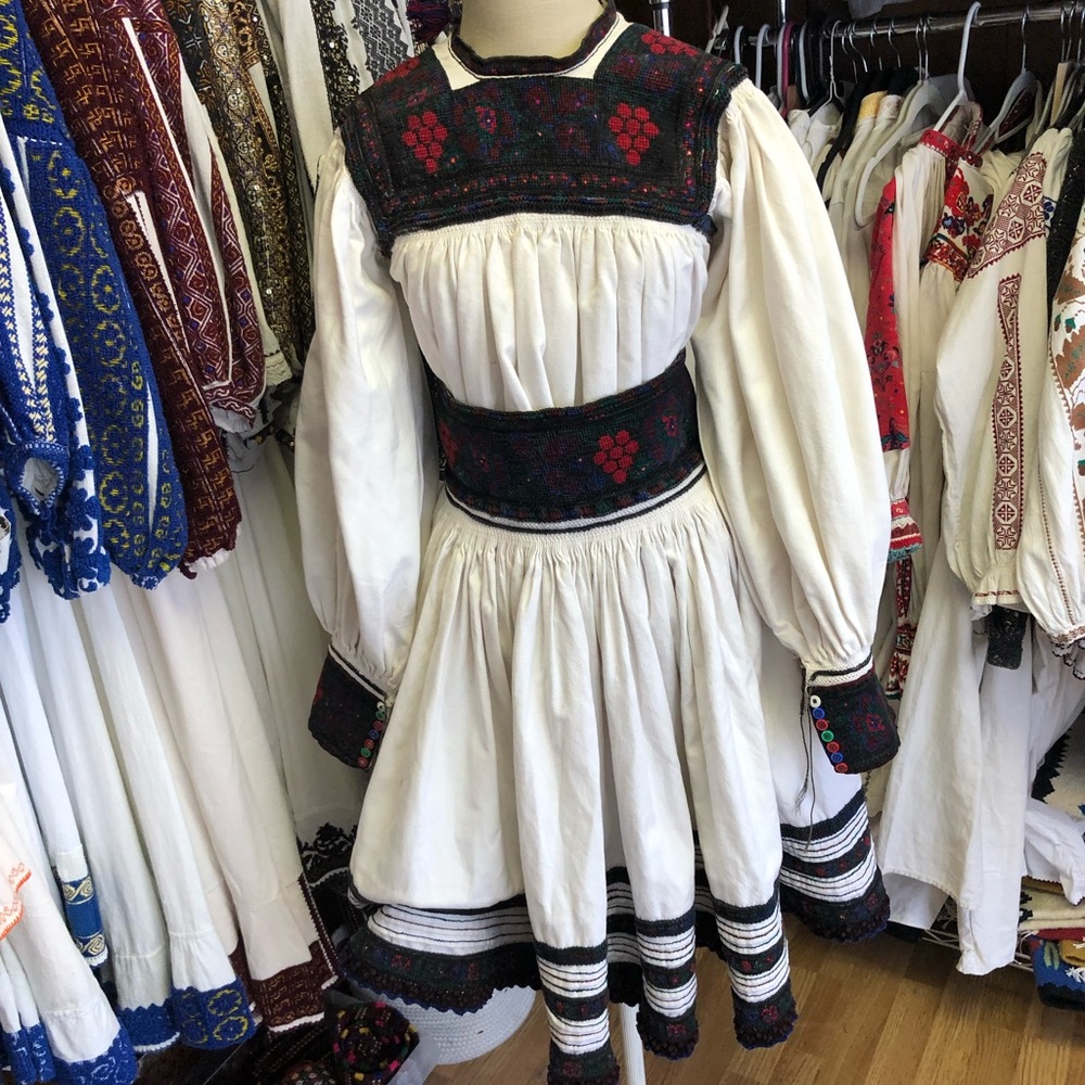 Beautiful antique Maramures costume size S-M  Romanian traditional costume - Picture 1 of 7